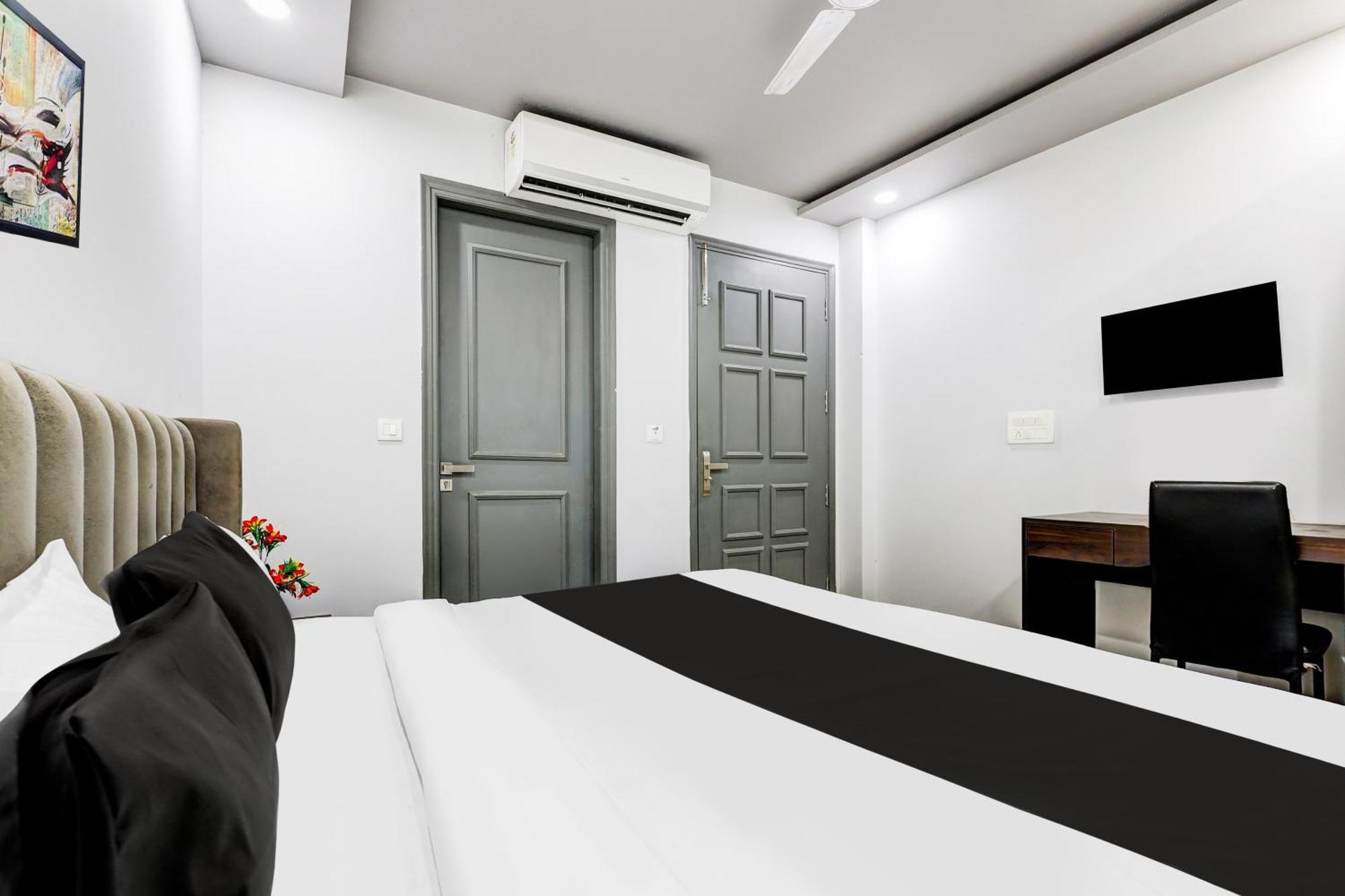 Super Collection O Shalimar Bagh Hotel Делхи Екстериор снимка
